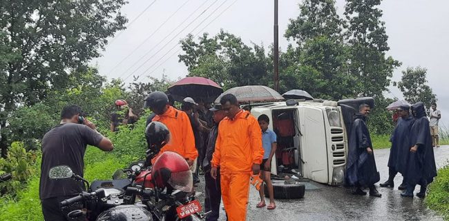 लमजुङ जिप दुर्घटनाका १० घाइतेलाई उपचारका लागि चितवन पठाइयो