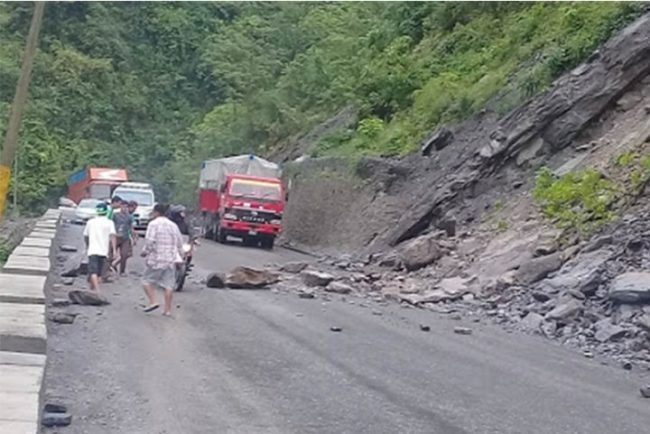 पृथ्वी राजमार्गमा यात्रा सकसपूर्ण