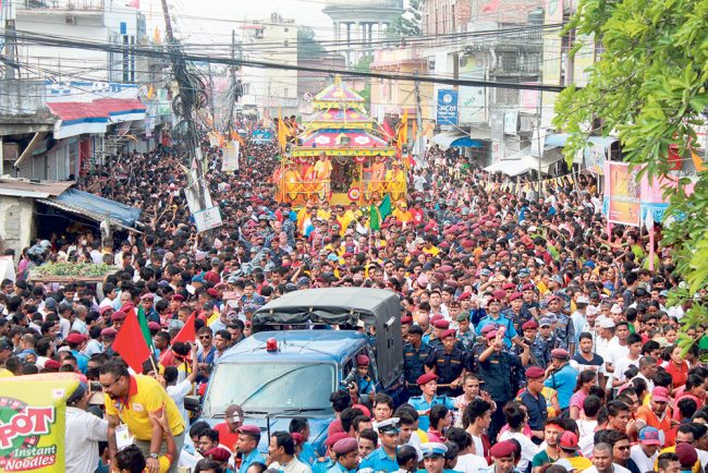 विराटनगरको राधाकृष्ण रथयात्रामा पाँचवटै महानगरका प्रमुखलाई निम्तो