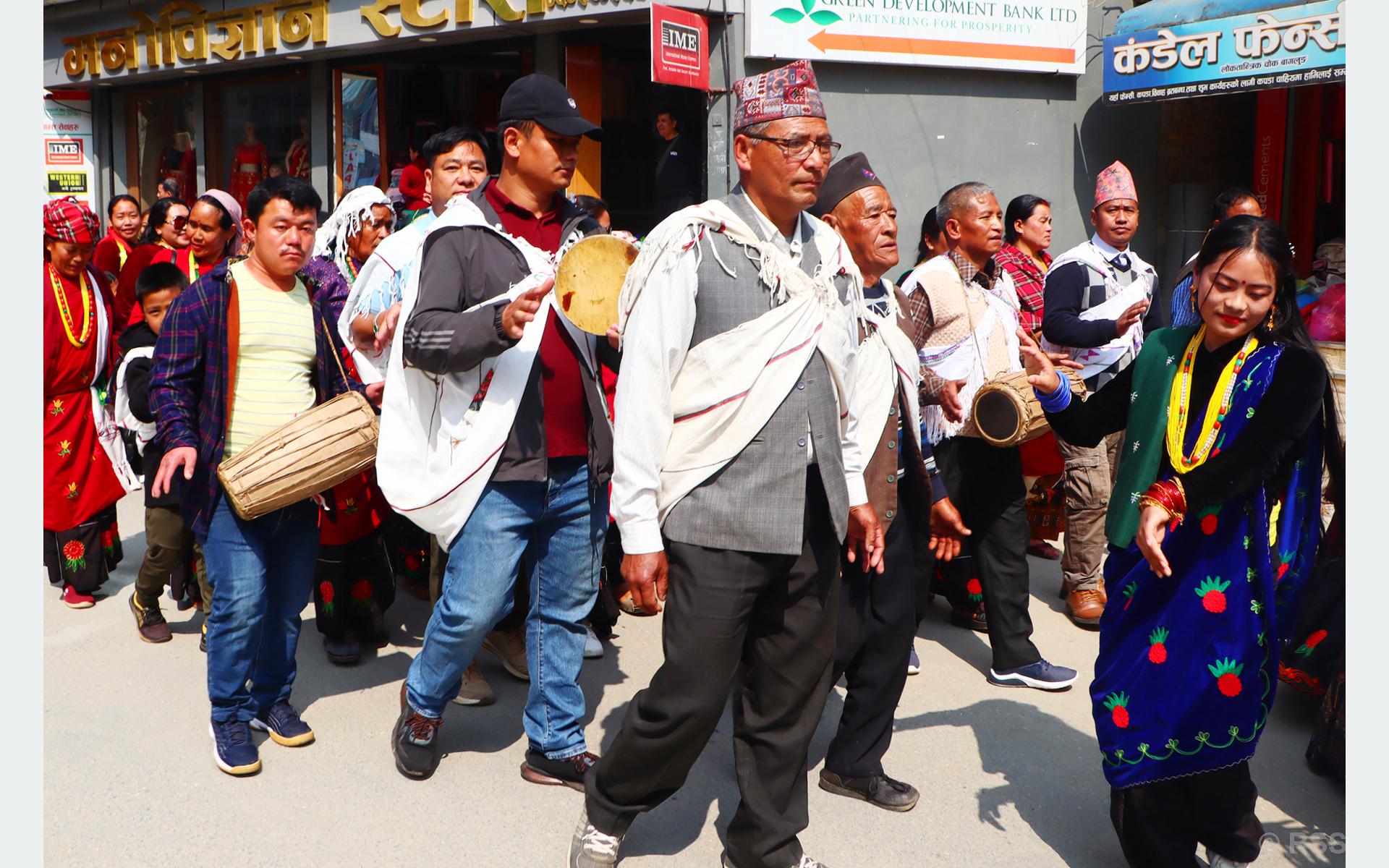 नयाँ पुस्ताले चासो नदिँदा मौलिक लोक भाका र संस्कृति हराउँदै