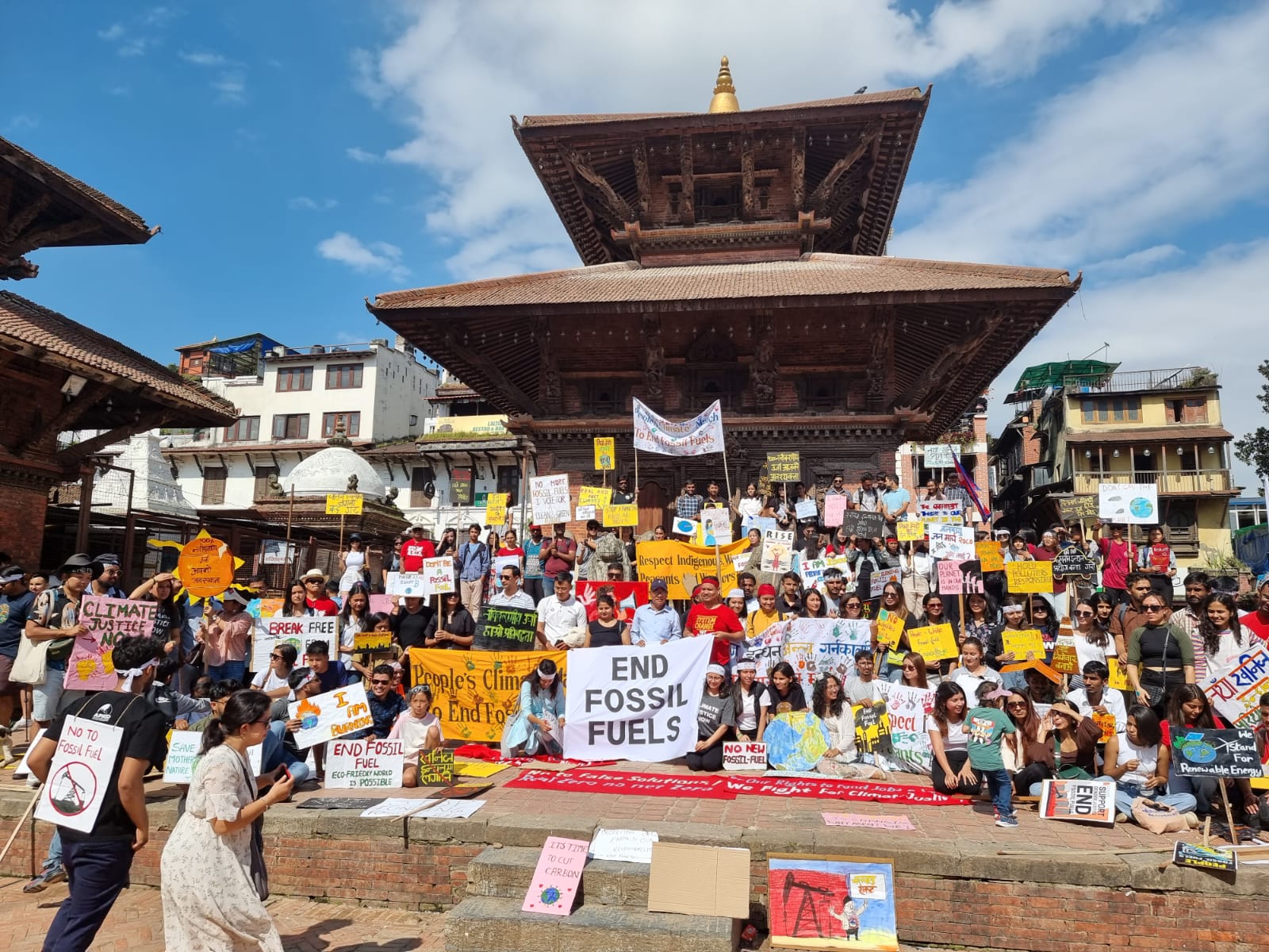 खनिज इन्धनको अन्त्यका लागि ५ हजारभन्दा बढी युवाहरु नेपालभर विरोध प्रदर्शनमा सामेल