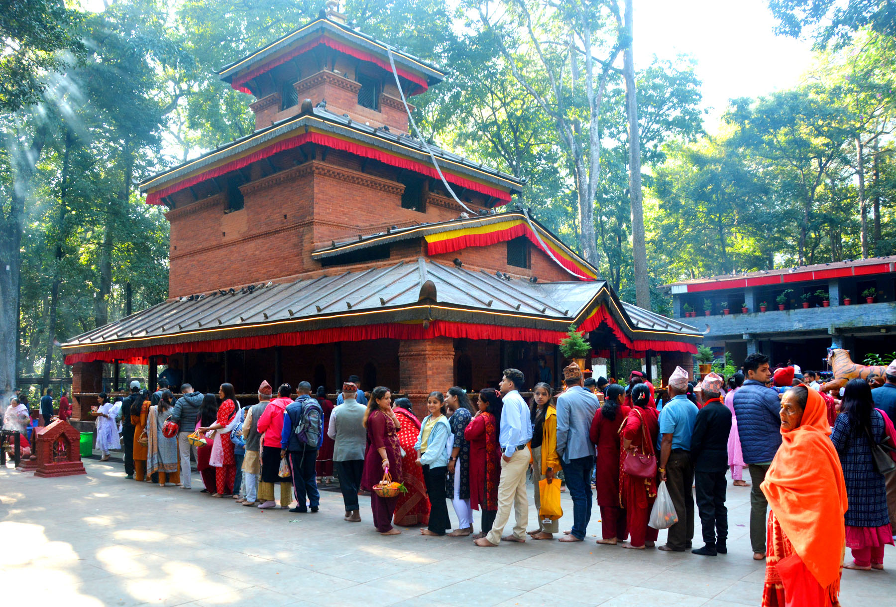 देशभरका शक्तिपीठ एवं देवी मन्दिरमा भक्तजनको लाम