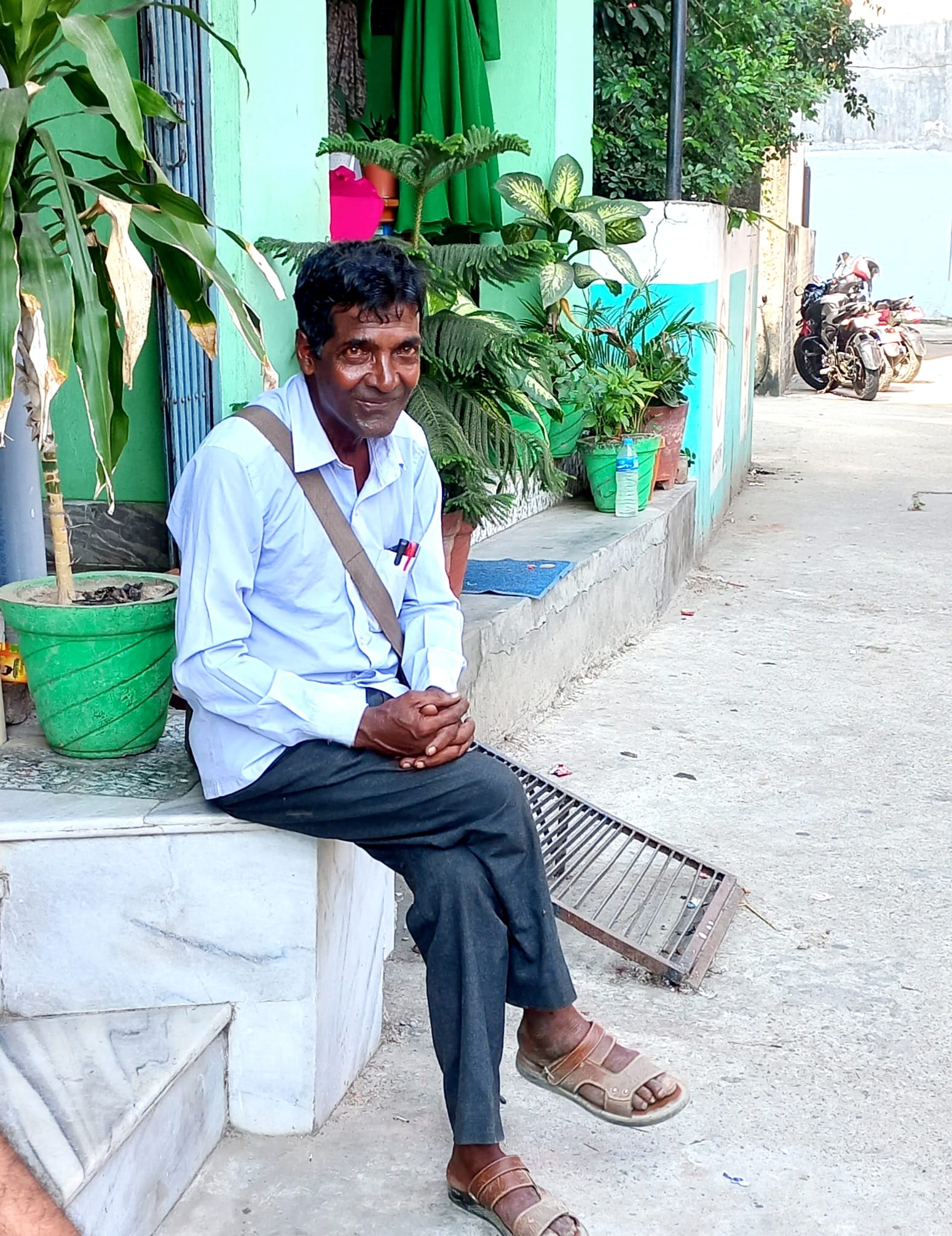 सरुवापछि अलपत्र शिक्षक ब्रम्हदेव पासवानकाे न्यायका लागि तात्यो सामाजिक संजाल