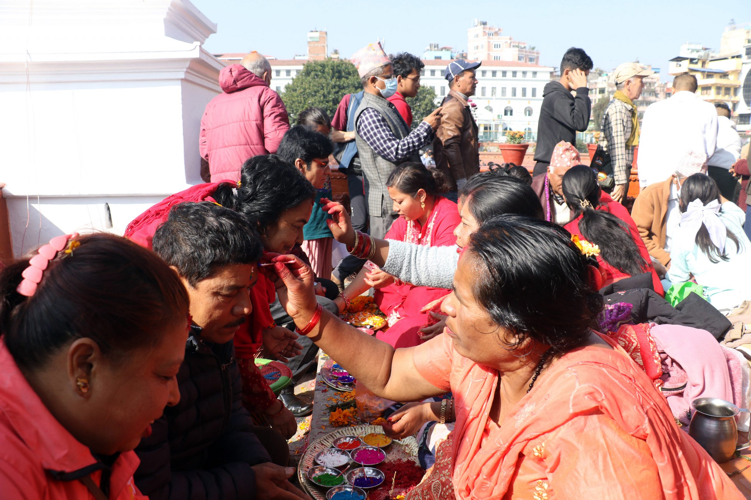 बालगोपालेश्वर मन्दिरमा टीका लगाउनेको भीड