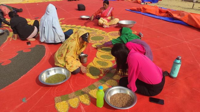 जनकपुरमा अन्नबाट सीताराम स्वयम्बरको आकृति बनाइँदै