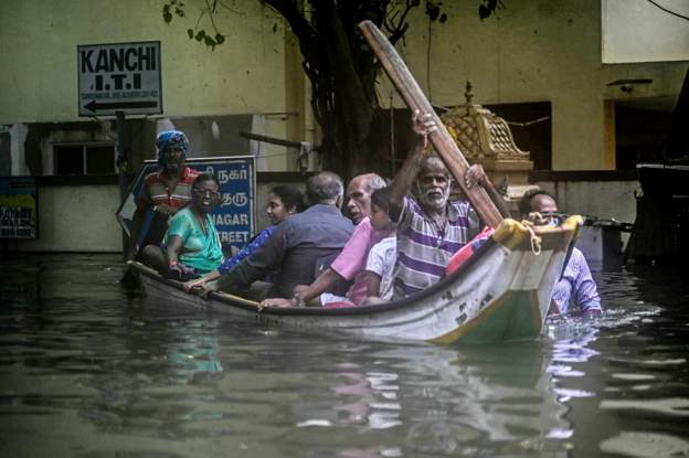 तमिलनाडुमा भारी वर्षाका कारण आएको बाढीका कारण कम्तीमा १० जनाको मृत्यु