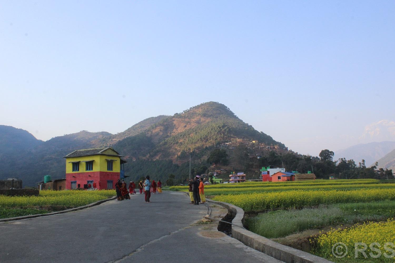 सामाजिक सञ्जालले ‘भाइरल’ बनाएको म्याग्दीको रत्नेचौर, आन्तरिक पर्यटकको भीड