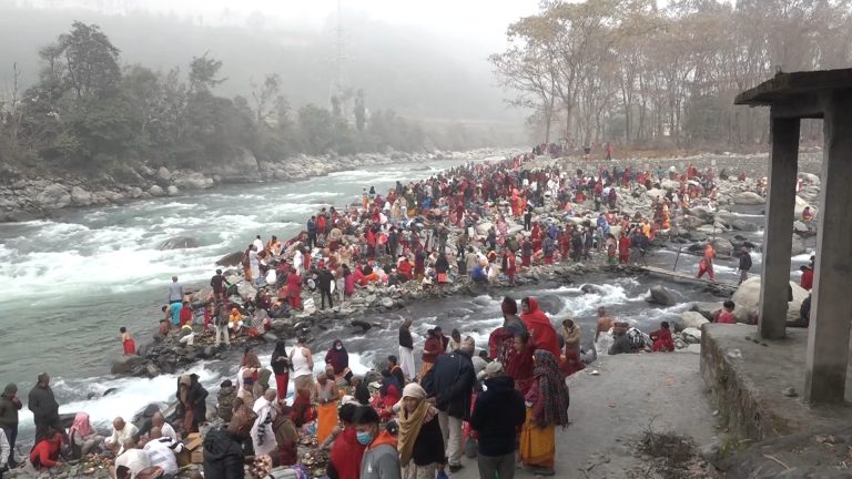 उत्तरगया धाममा पुसे औंसी नुहाउने र श्राद्ध गर्नेहरूको भीड