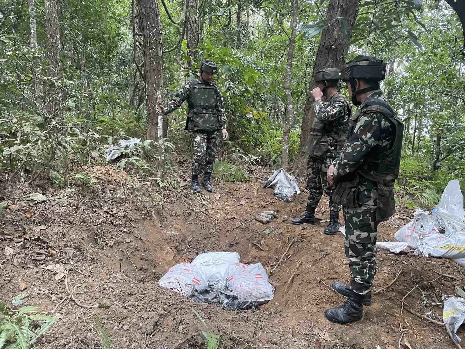 सेनाद्वारा ६५ वटा विस्फोटक पदार्थ निष्क्रिय