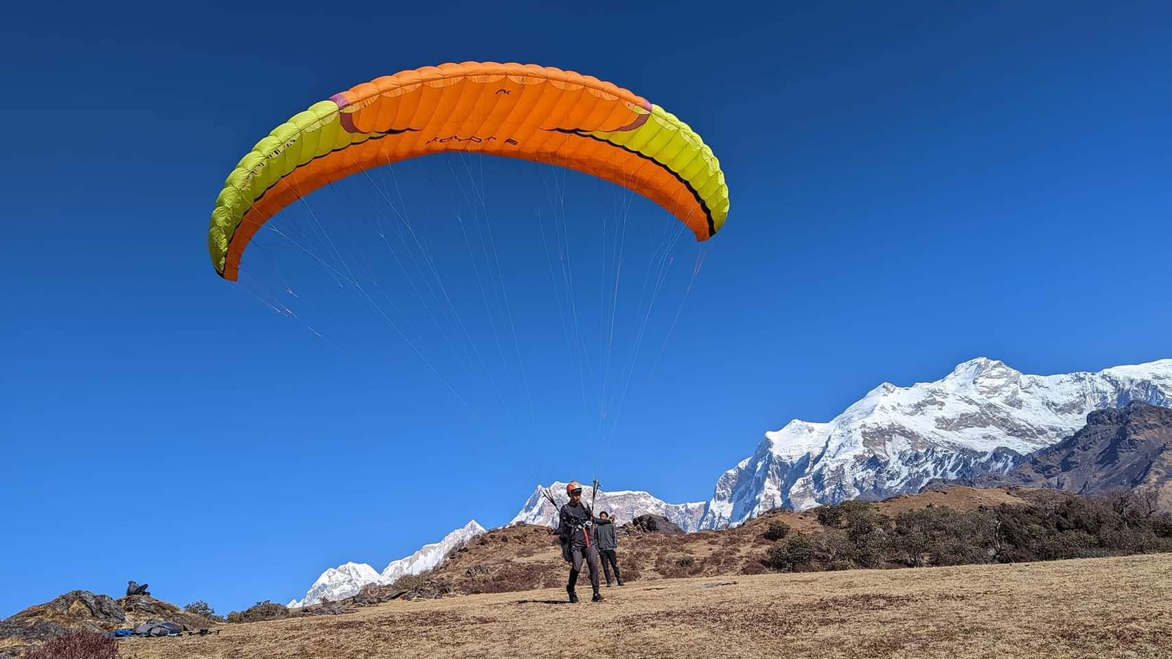 लमजुङमा ‘हाइ अल्टिच्युड’को प्याराग्लाइडिङ विद्यालय स्थापना