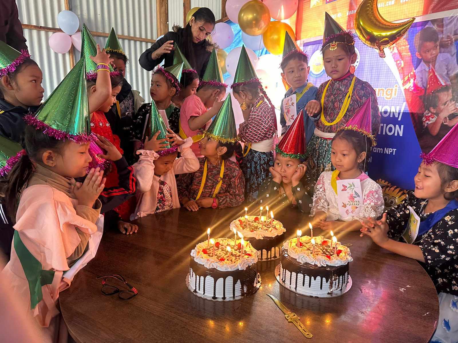 सगुन एपको ‘लाइभ सेलिब्रेसन’बाट बेलडाँगी शरणार्थी शिविरका बालबालिकालाई थुप्रै उपहार