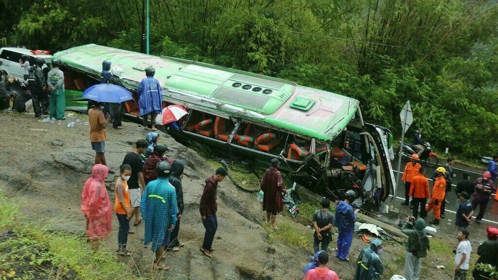 इन्डोनेसियामा रेल बसमा ठोक्कियो, पाँच जनाको मृत्यु