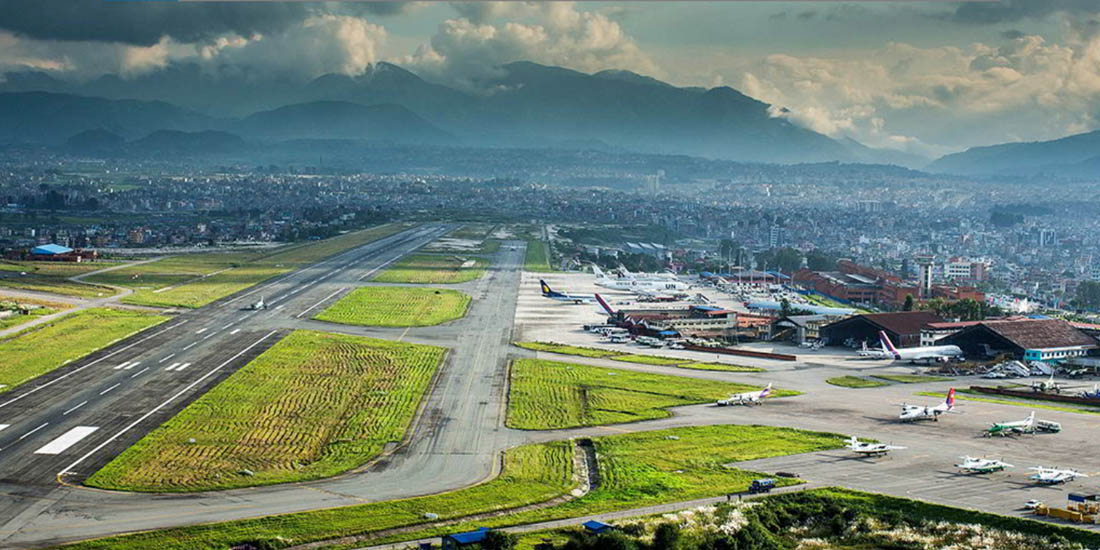 काठमाडौं विमानस्थलको धावनमार्गमा खाल्डो परेपछि विमानहरू आकाशमै होल्ड
