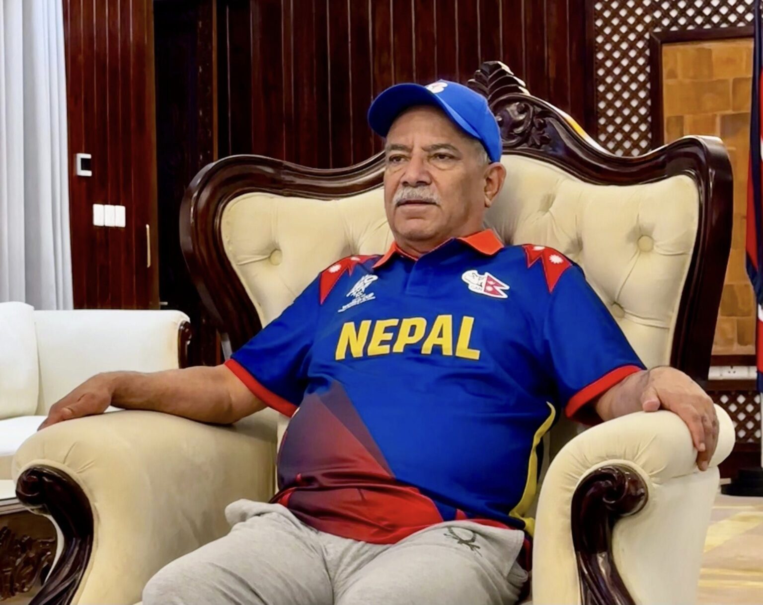 नेपाल-दक्षिण अफ्रिकाबीचको क्रिकेट हेर्दै प्रधानमन्त्री प्रचण्ड