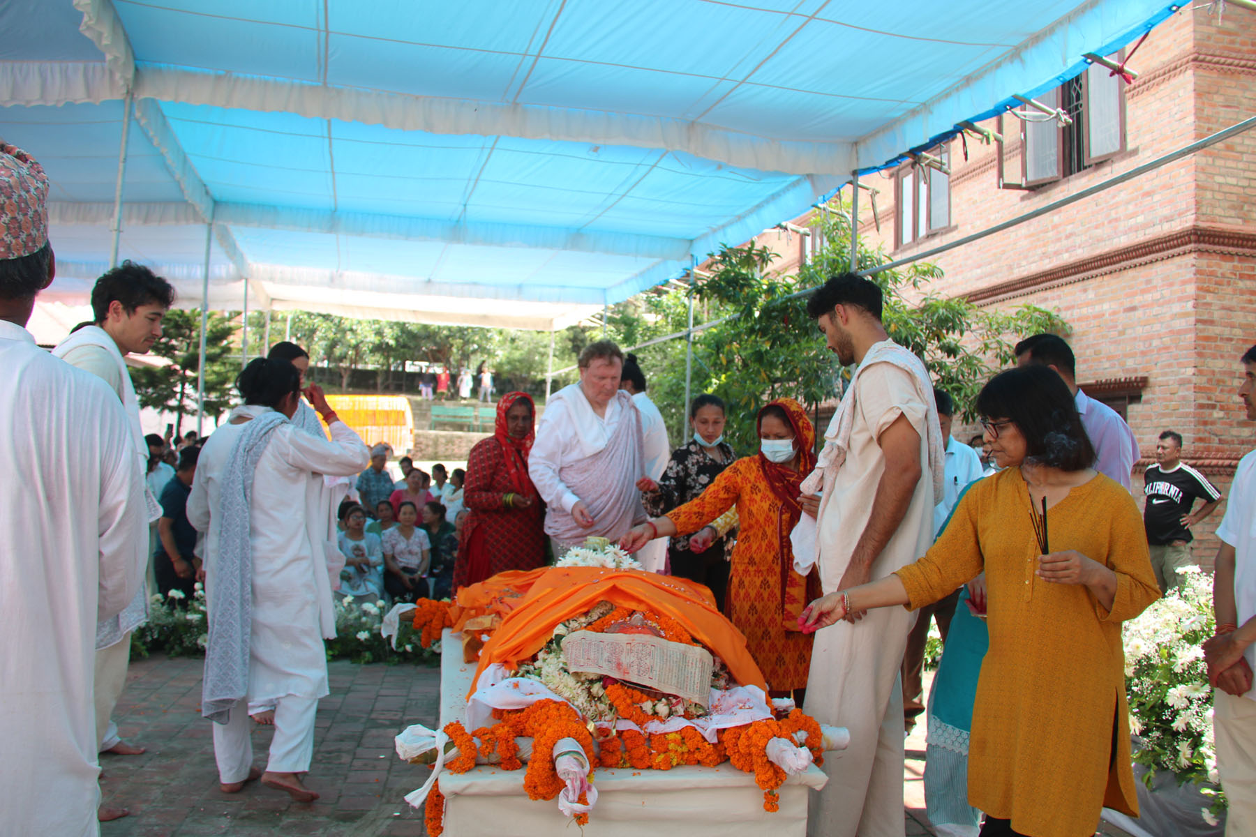 द्वारिकाज होटलकी संस्थापक अम्बिका श्रेष्ठको पशुपतिमा अन्त्येष्टि