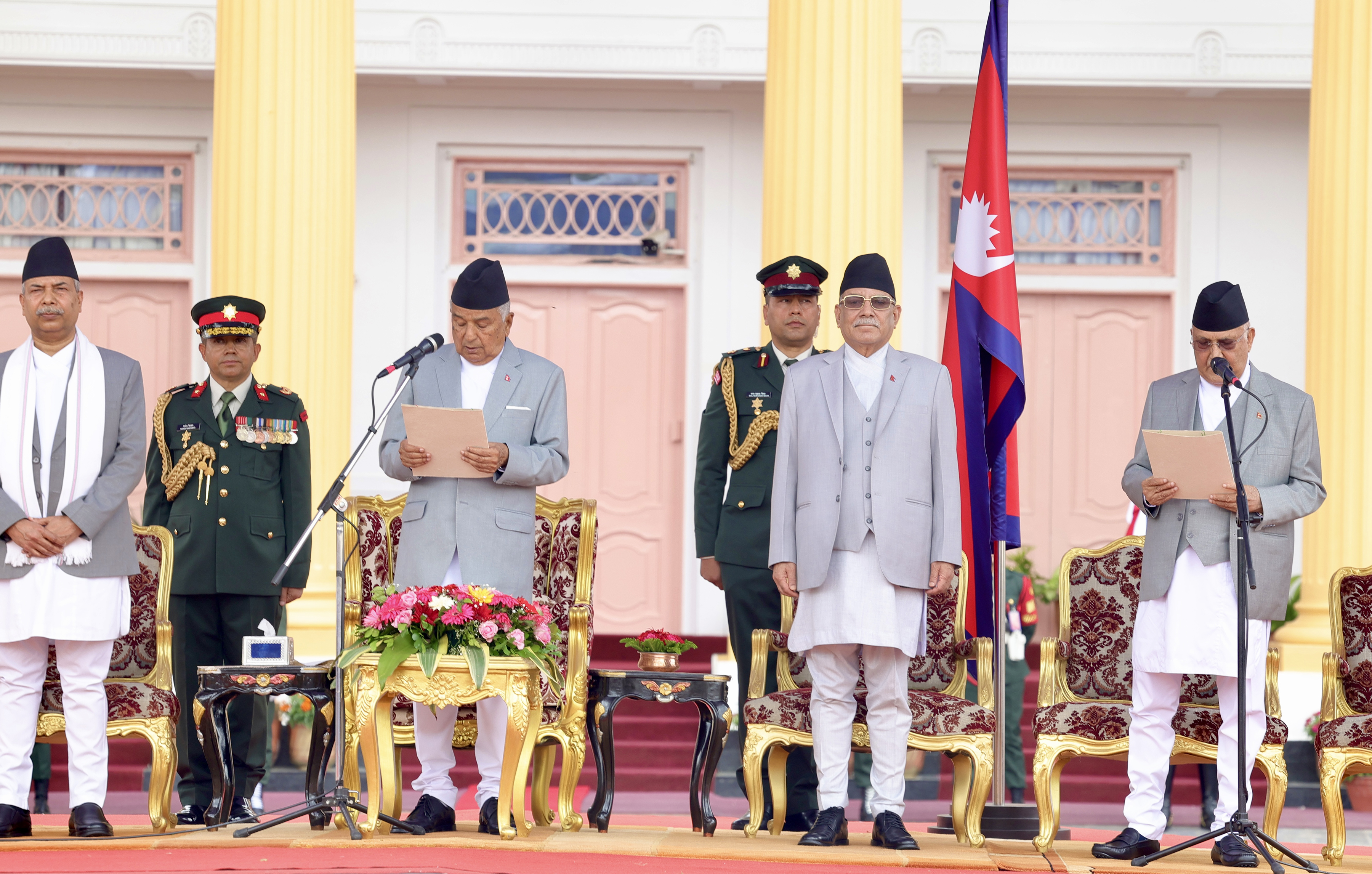 नवनियुक्त प्रधानमन्त्री ओलीले लिए शपथ