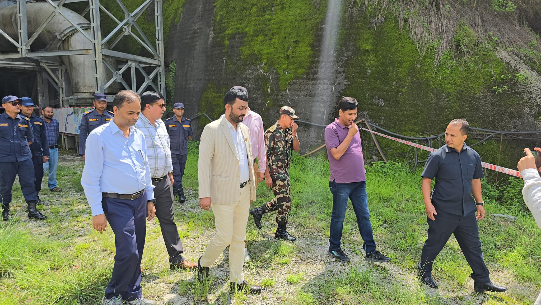 खानेपानीमन्त्रीद्वारा मेलम्चीको सुरुङ निरीक्षण