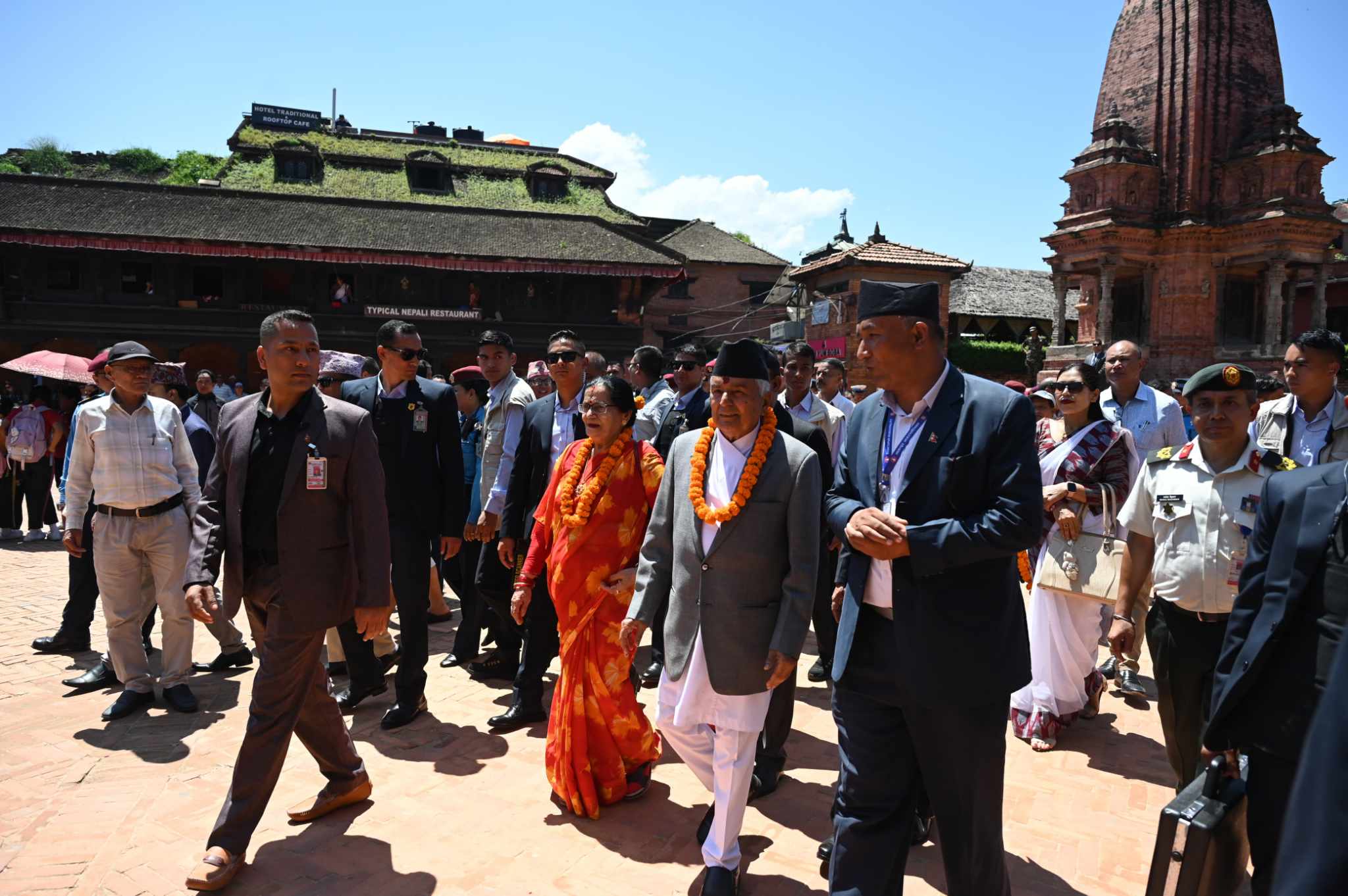 ‘सार्वजनिक स्थलमा राष्ट्रपति’ : पहिलो दिन भक्तपुर दरबार स्क्वायरमा (तस्बिरहरु)