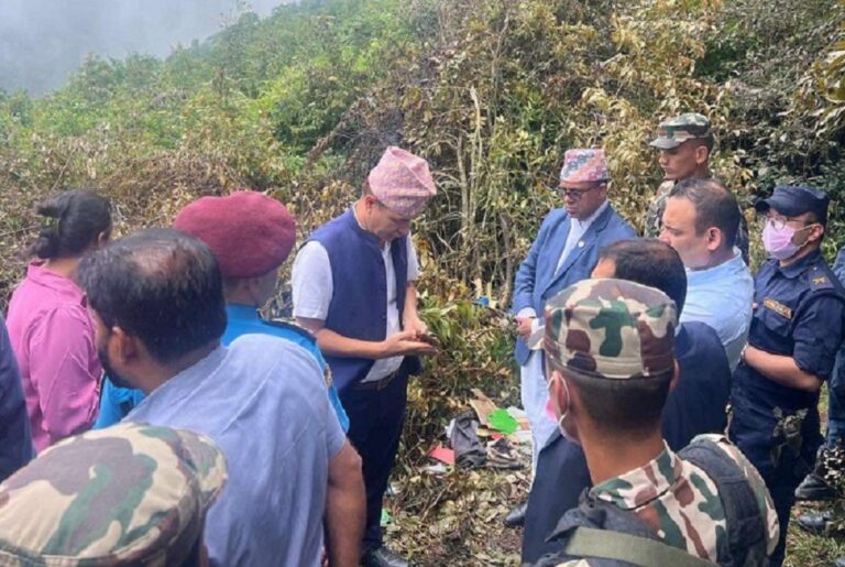 पर्यटनमन्त्री पाण्डेद्वारा हेलिकोप्टर दुर्घटना स्थलको स्थलगत निरीक्षण