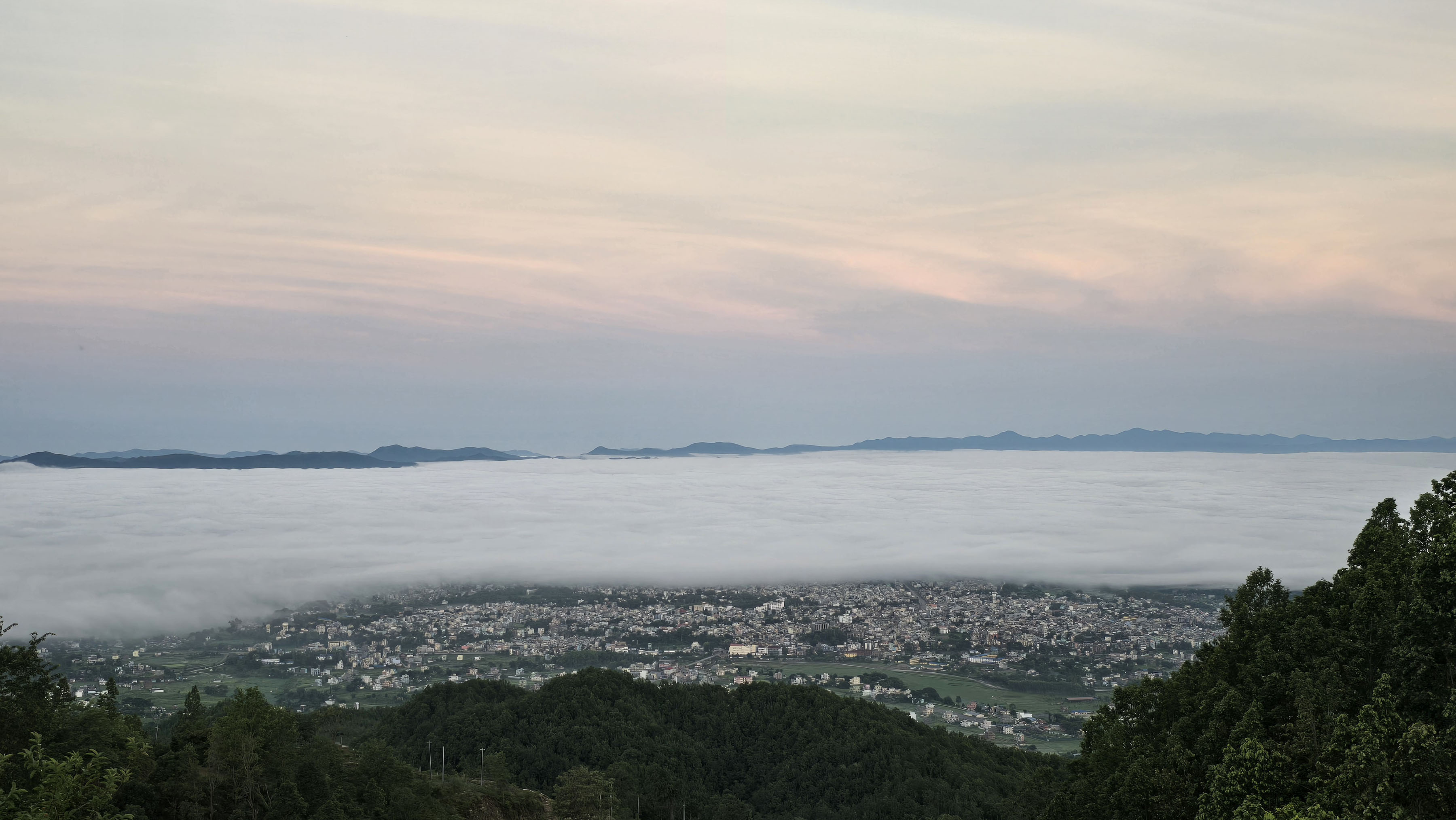 बादलुको घुम्टोमा घोराही बजार