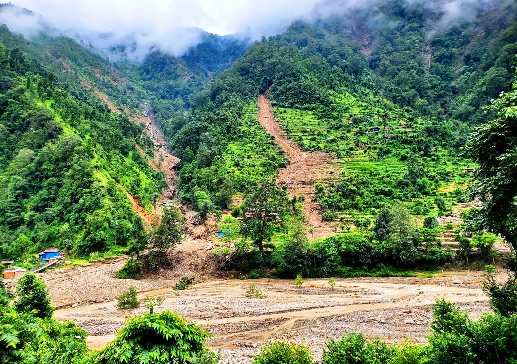 बडिगाड पहिरोः ५० परिवार विस्थापित