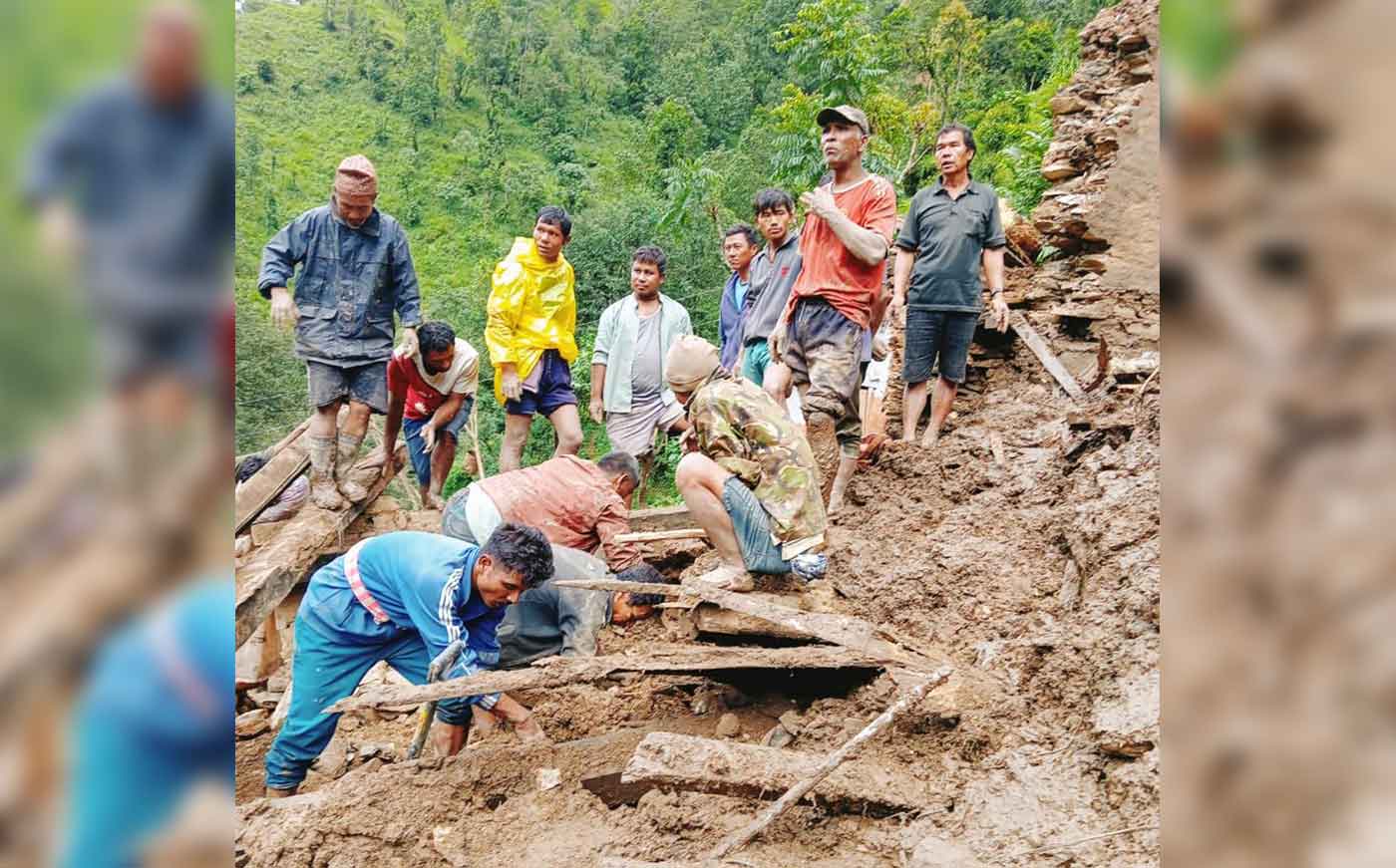 बागलुङमा पहिरोमा परी घाइते भएकाको उद्धारका लागि आएको हेलिकप्टर गन्तव्यमा पुग्न सकेन