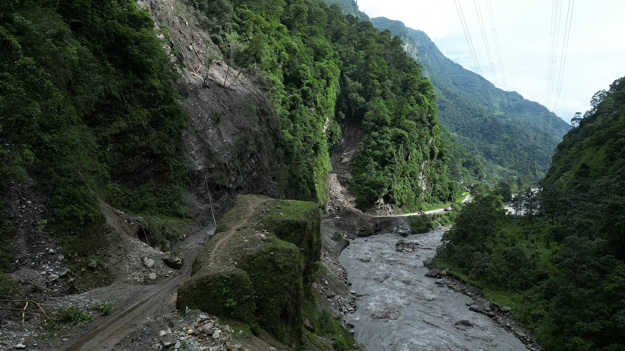 कालीगण्डकी करिडोरः महभिरको पहिरोले दुर्घटनाको जोखिम