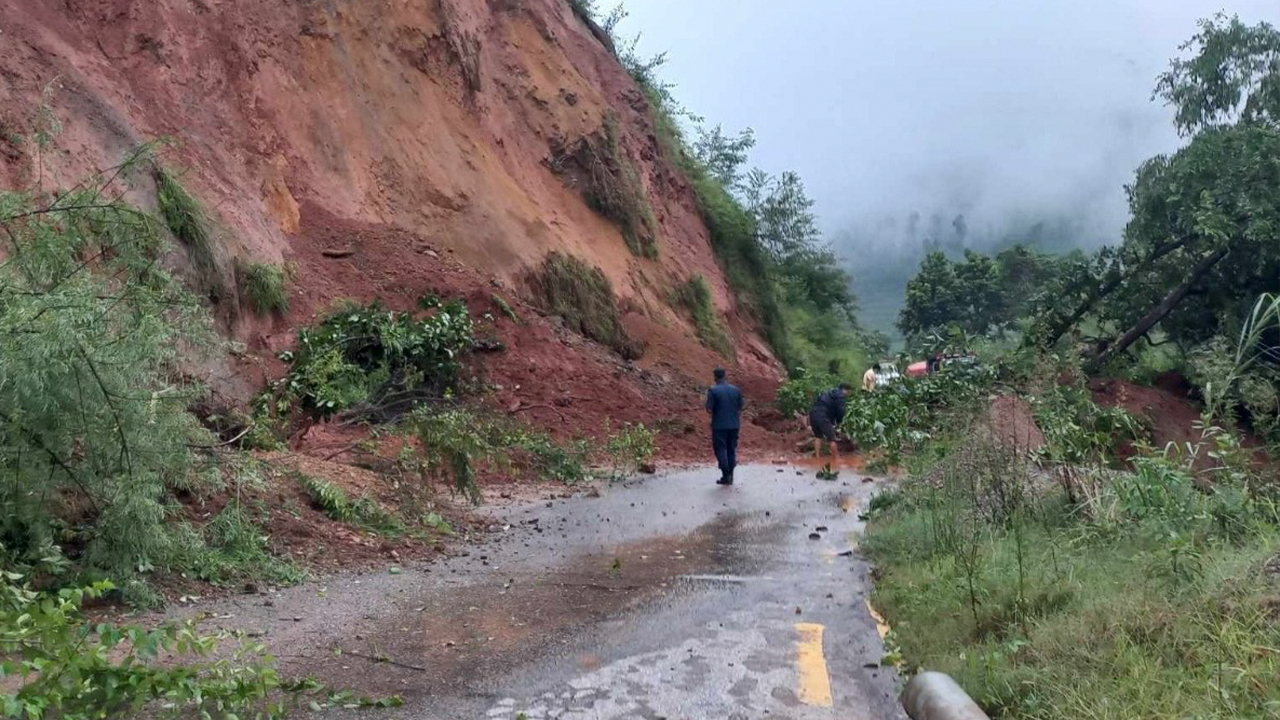 भीमदत्त राजमार्ग अवरुद्ध