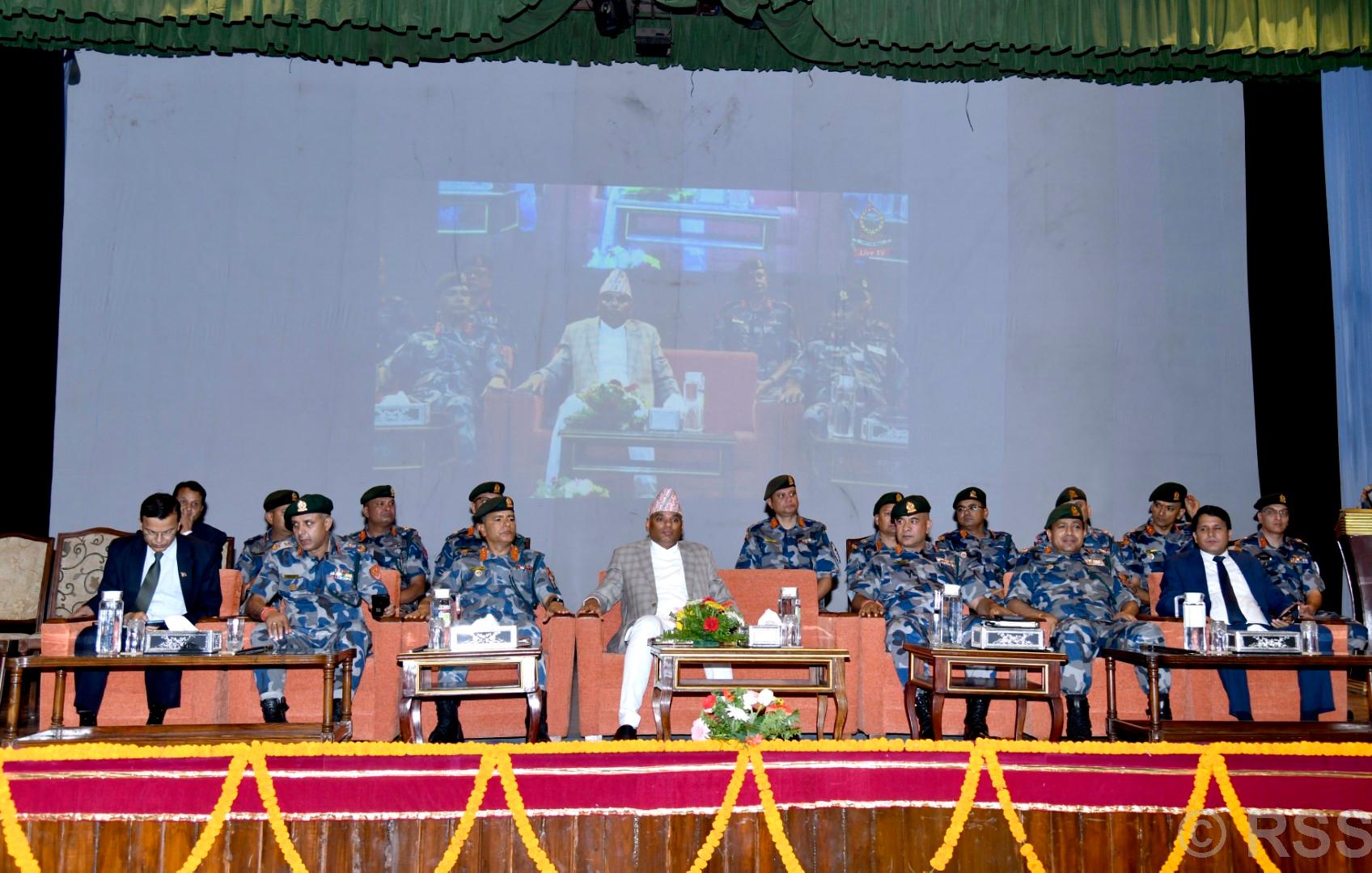 इमान्दारिताका साथ जिम्मेवारी सम्पादन गर्न सशस्त्र प्रहरीलाई गृहसचिवको निर्देशन