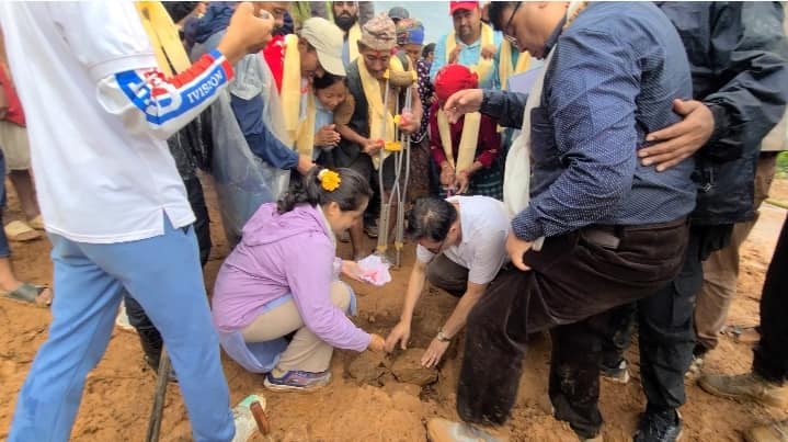 माओवादी केन्द्रको अगुवाइमा हेर्ने कथाका पात्र प्रकाश तामाङको घर निर्माण सुरु