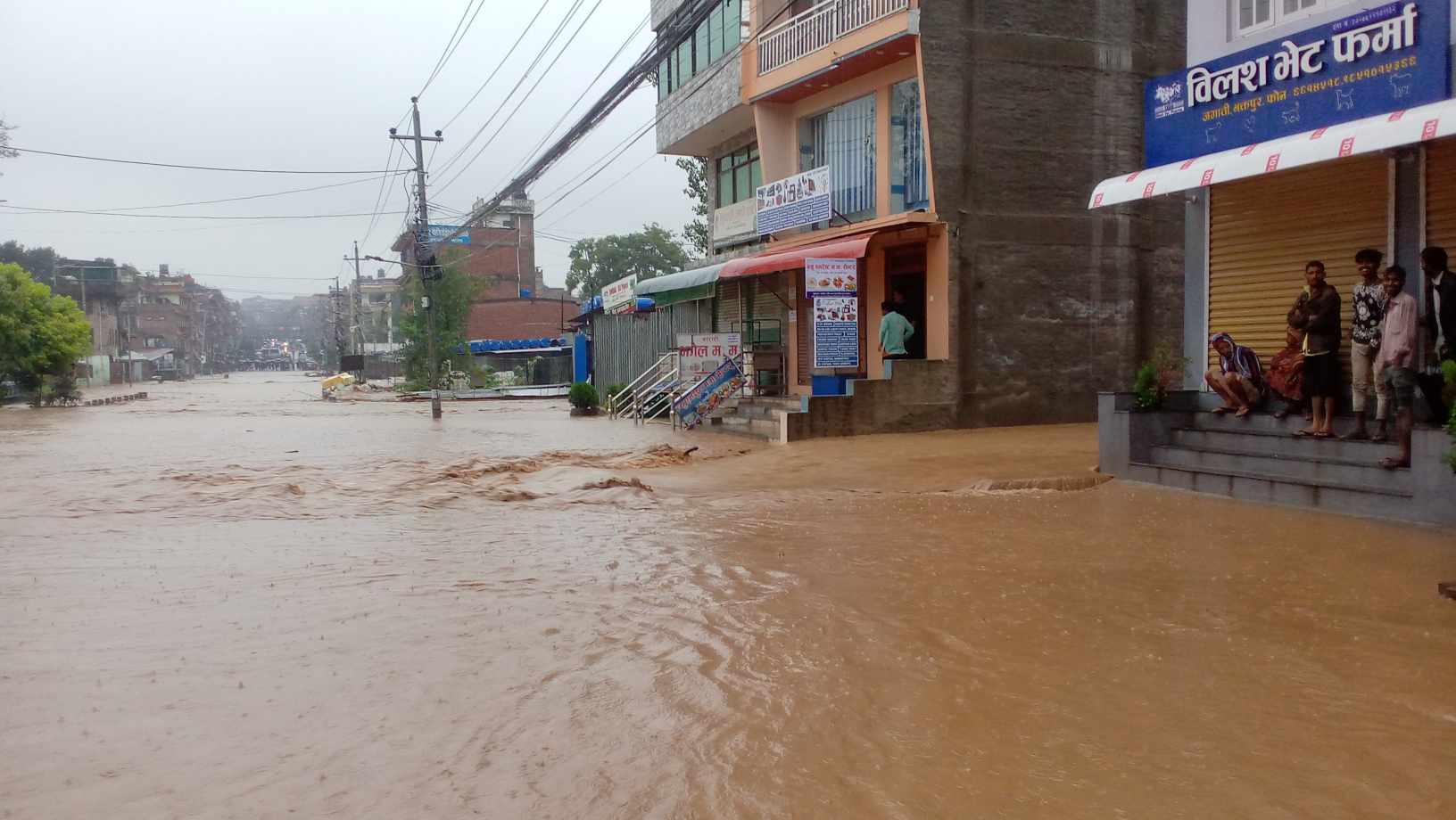 अविरल वर्षाः ललितपुरमा चार जनाको मृत्यु, महांकालमा प्रहरी चौकी बग्यो