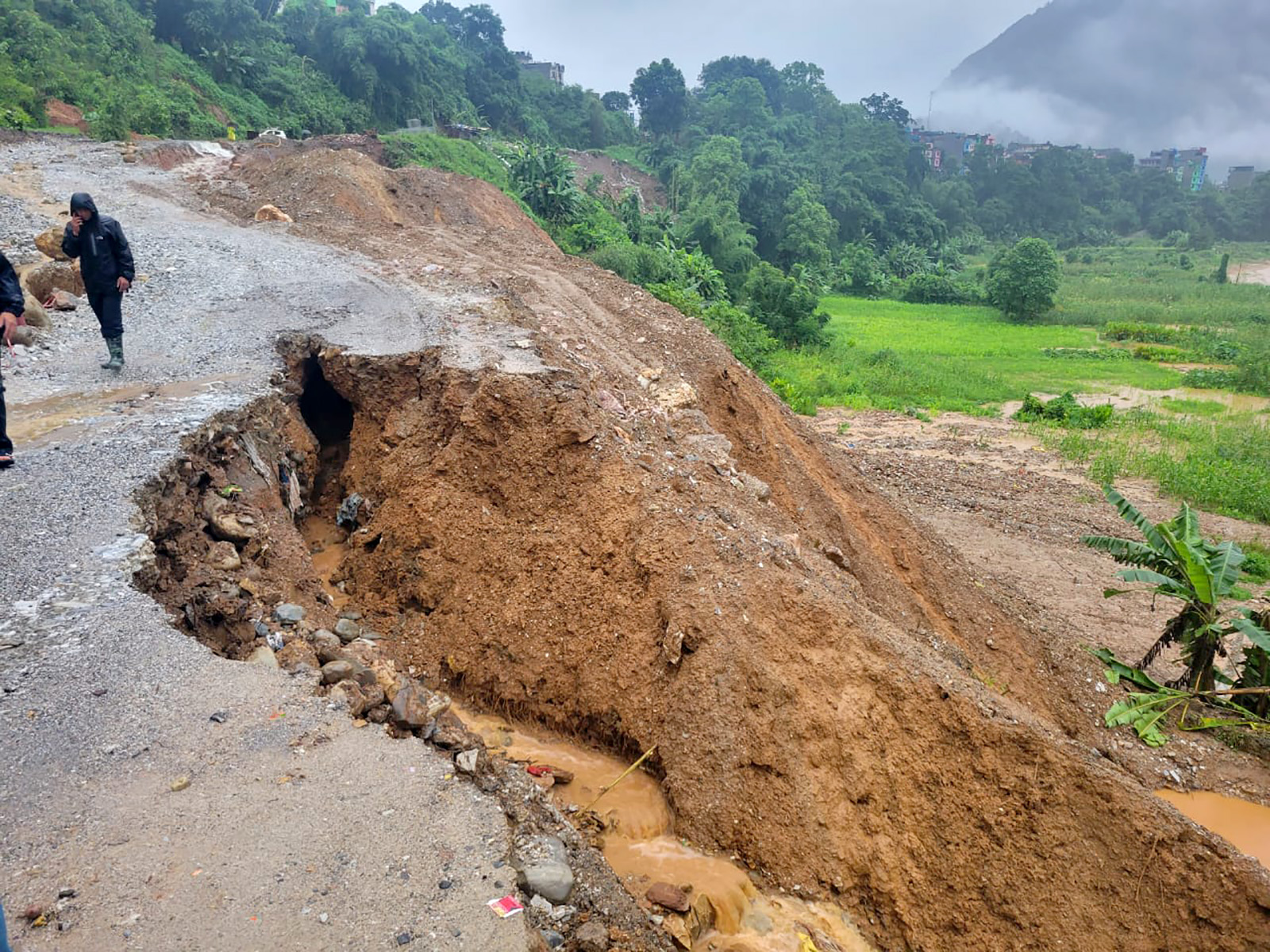 क्षतिग्रस्त सडक तथा पुलबाट यातायात सञ्चालन गर्न दुई अर्ब ५० करोड लाग्ने