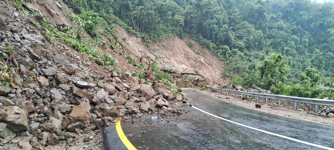 पहिरोले अवरुद्व भएको पासाङ्ल्हामु मार्ग सञ्चालनमा