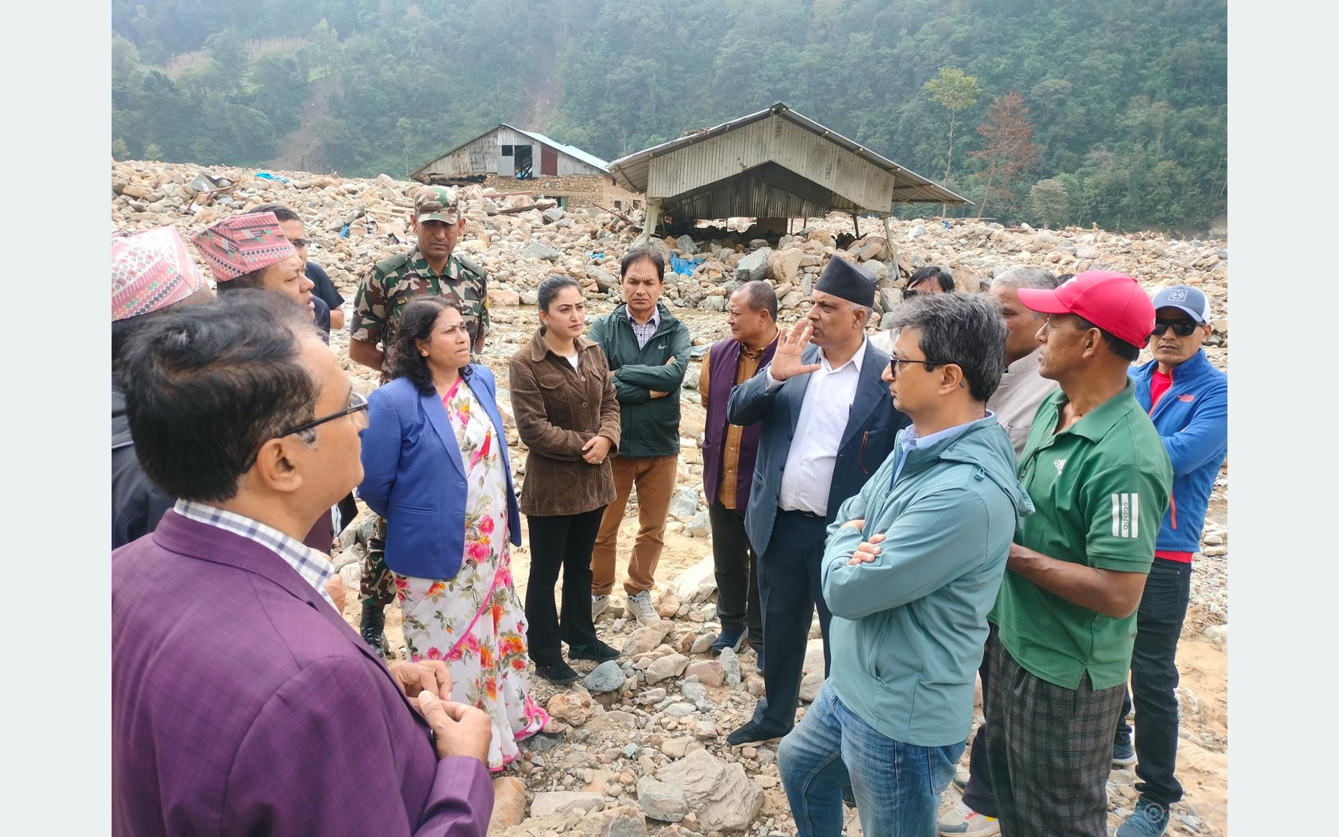 शिक्षा मन्त्री भट्टराईद्वारा बाढी पहिरोबाट क्षतिग्रस्त ललितपुरका विद्यालयको निरीक्षण