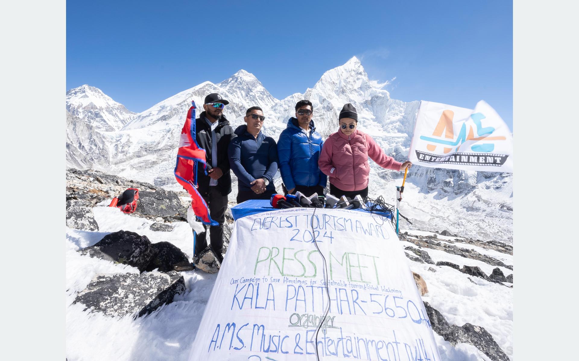 जलवायुको असरबारे ध्यानाकर्षण गर्न कालापत्थरमा पत्रकार सम्मेलन