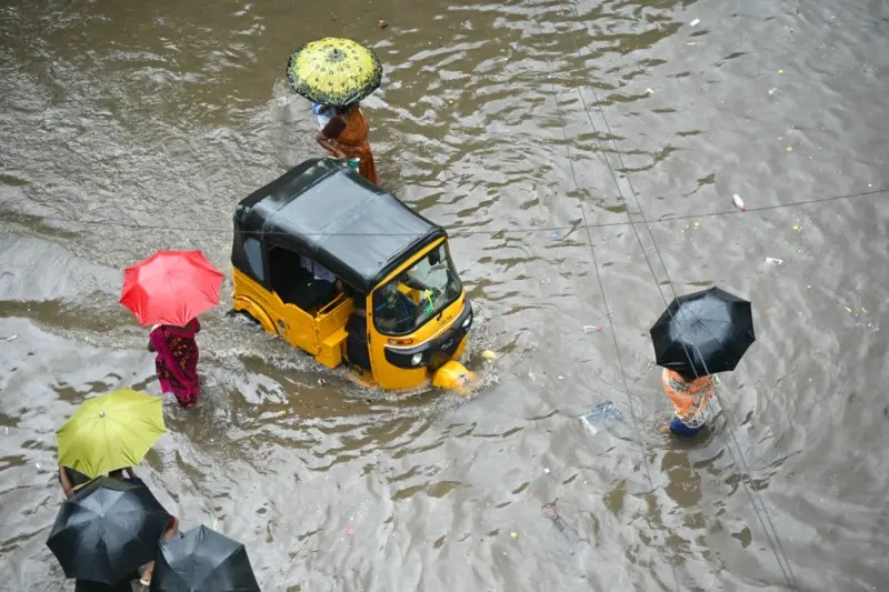 चेन्नईमा भारी वर्षाले पूरै शहर जलमग्न, कैयौं क्षेत्र डुबानमा