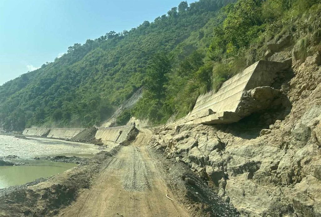 एकतर्फी खुल्यो अवरुद्ध बिपी राजमार्ग