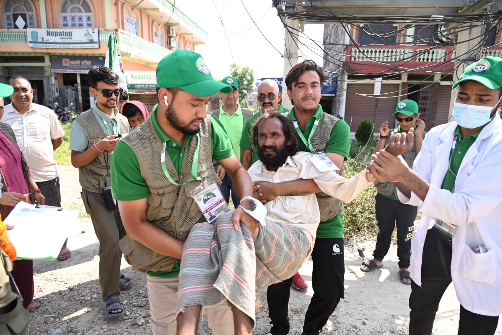 बाँकेका सडक सहयोगापेक्षीको उद्धार