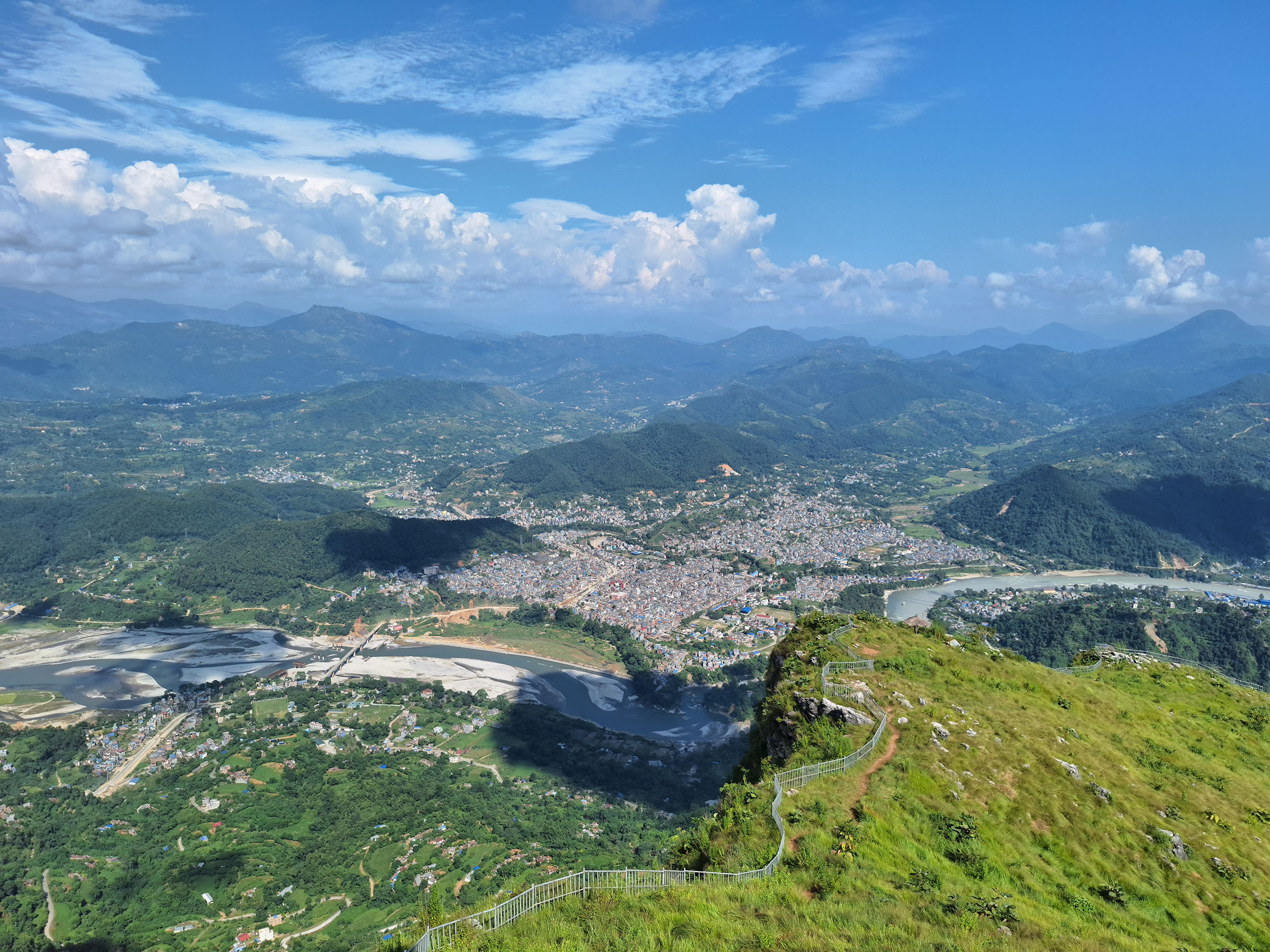 दसैं सुरु भएसँगै मानुङकोटमा पर्यटकको चहलपहल