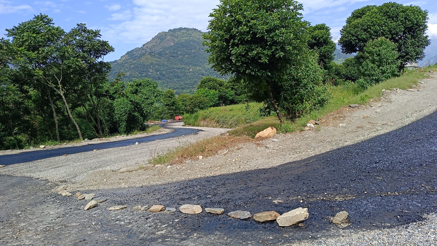 पर्वत र म्याग्दी जोड्ने माझफाँट–लेकफाँट सडक धमाधम कालोपत्र हुँदै