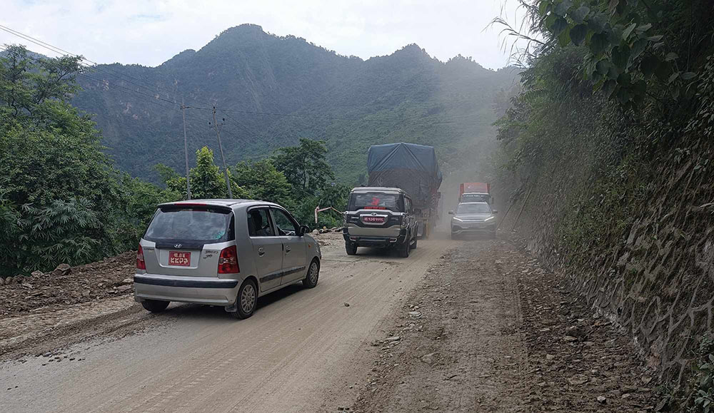 उज्यालोमै नारायणगढ पुग्ने गरी काठमाडौंबाट बस छुटाइने