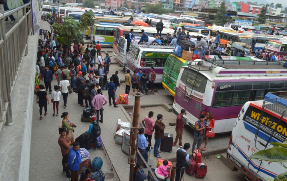 धमाधम उपत्यका छोड्दै सर्वसाधारण