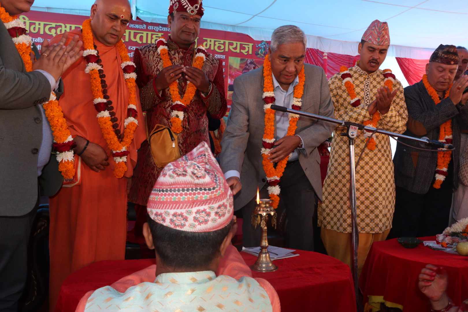 बुढानीलकण्ठ मन्दिर परिसरमा श्रीमद् भावगत महायज्ञ सुरु (तस्बिर)