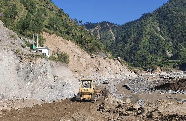 क्षतिग्रस्त बिपी राजमार्गको पुनःनिर्माण गरिँदै