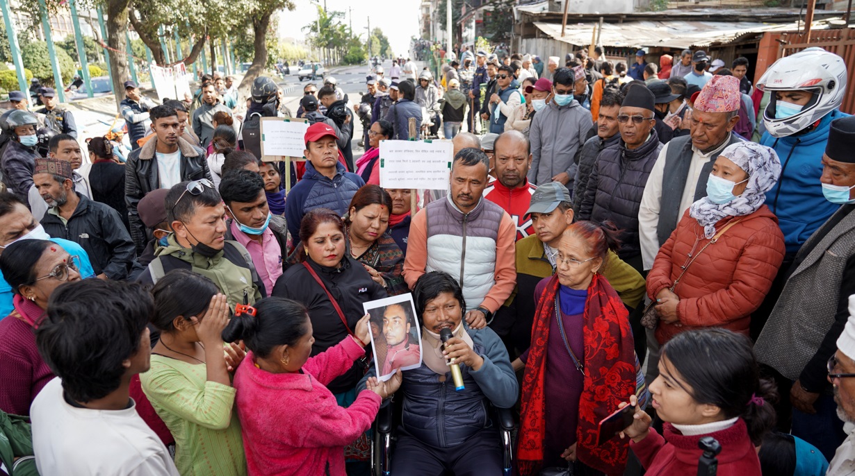 माइतीघरमा सहकारी पीडितको प्रदर्शन