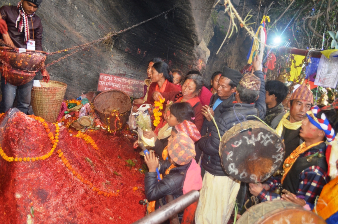 पचास हजार भक्तजनले गरे दुप्चेश्वर दर्शन