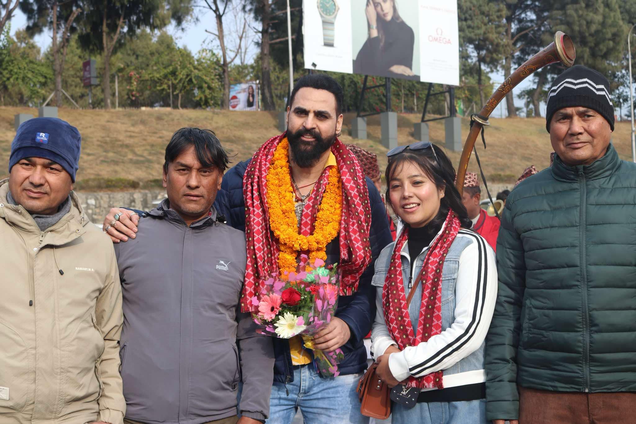 चलचित्र ‘देववाणी’ प्रदर्शनमा, बलिउड अभिनेता ह्यारीले दर्शकसँगै फिल्म हेर्ने