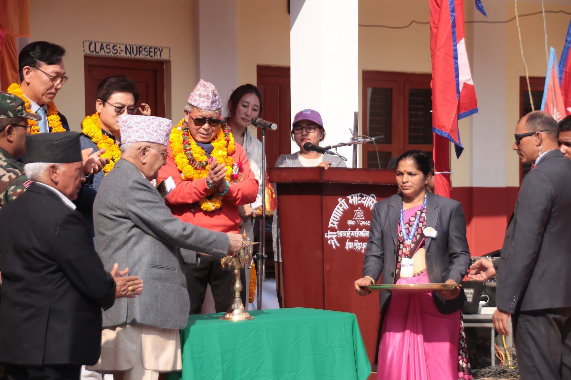 प्रधानमन्त्री ओलीद्वारा आफूले आधारभूत शिक्षा लिएको विद्यालयको भवन उद्घाटन