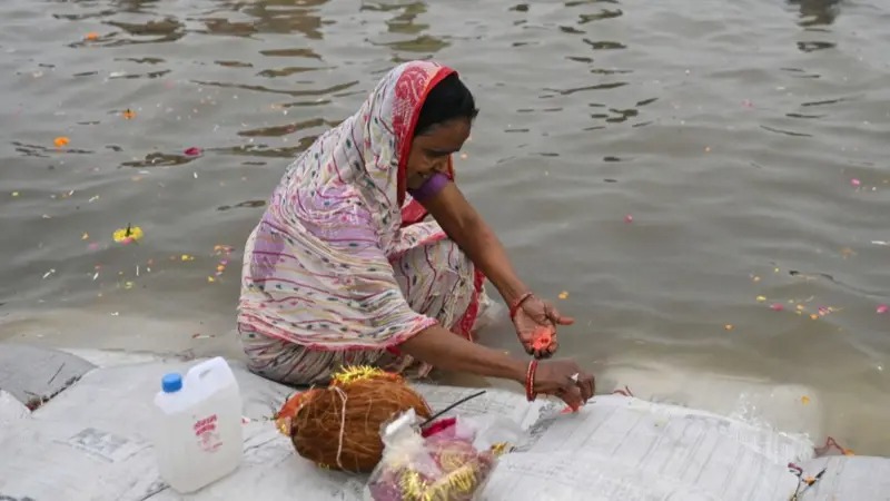 प्रयागराजमा आजदेखि सुरु भएको कुम्भमा करिब ५० लाख भक्तजनले स्नान गरे