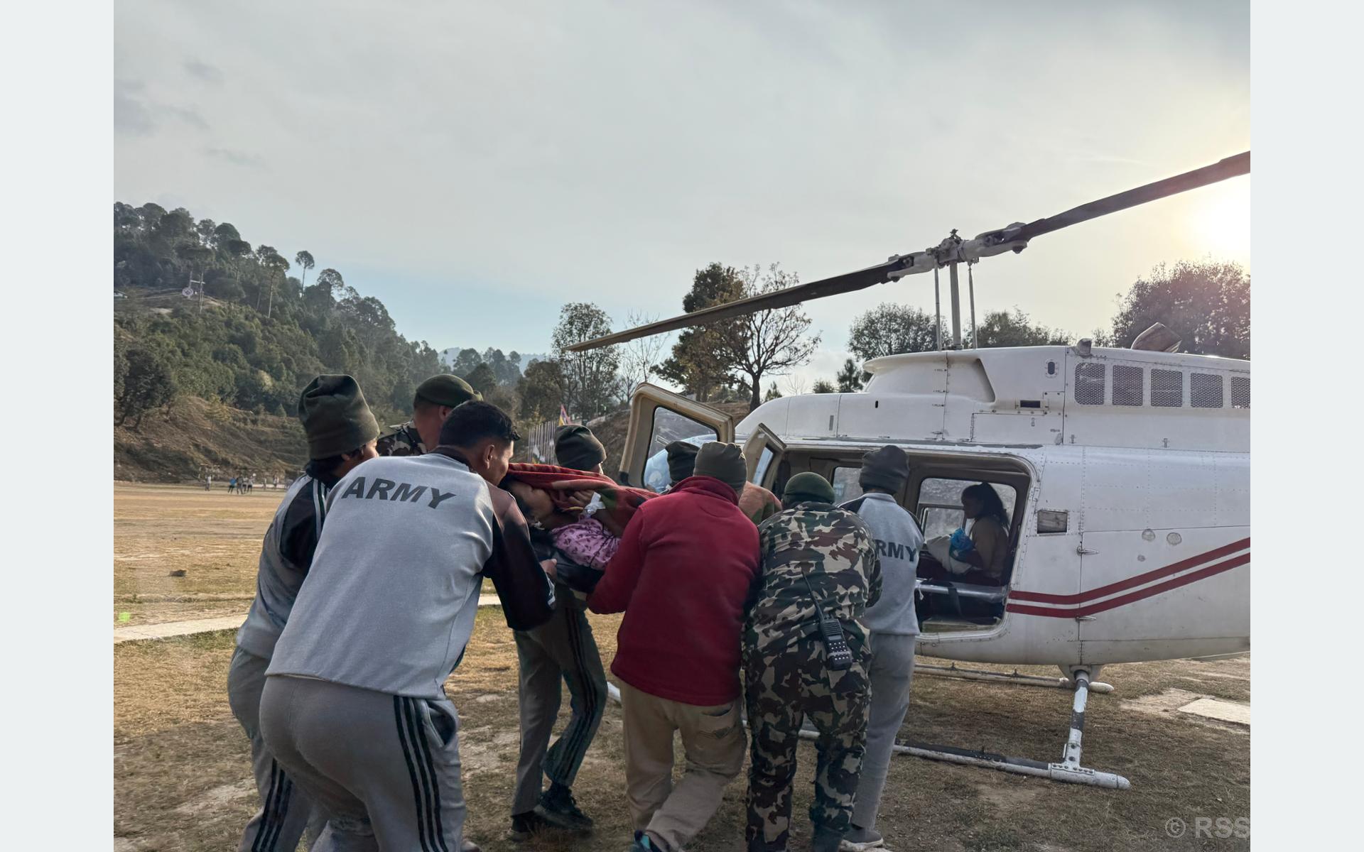 अत्यधिक रक्तस्राव भएपछि एक सुत्केरीको हेलिकोप्टरमार्फत उद्धार